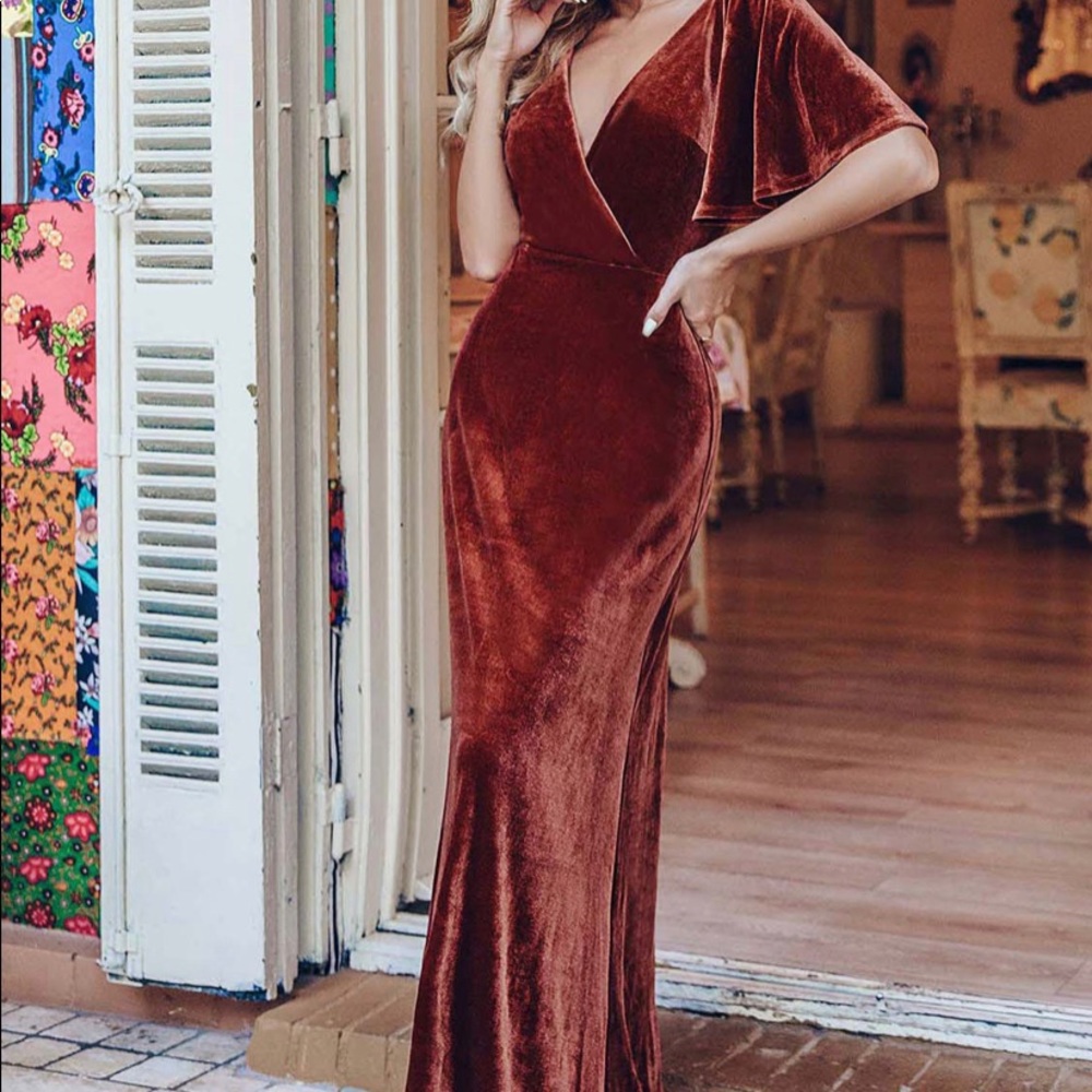 EVER-PRETTY Surplice Neck Flutter Sleeve Velvet Dress - Picture 3 of 10
